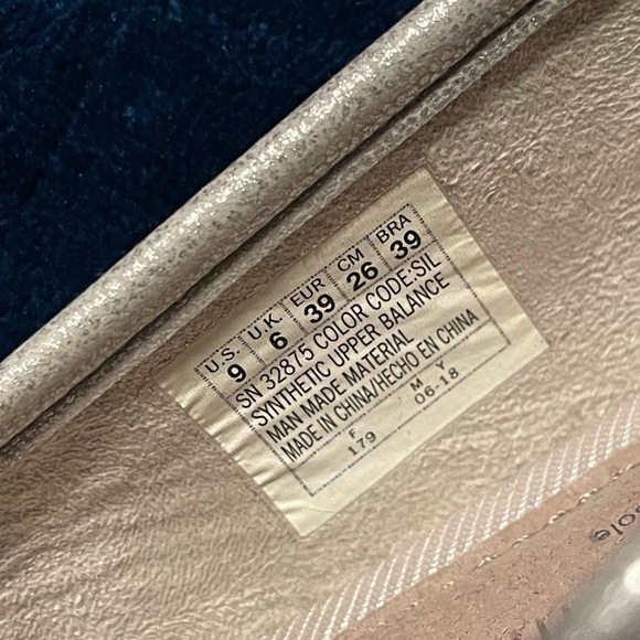 Silver and shine boobs she size 9 - Picture 3 of 7